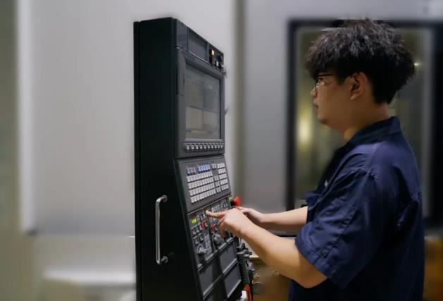 張?zhí)旌纜新工匠精神：微米級精度的堅守